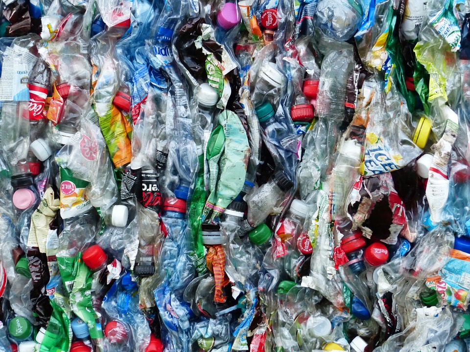 botellas plástico sistema genebre filtrado contaminación